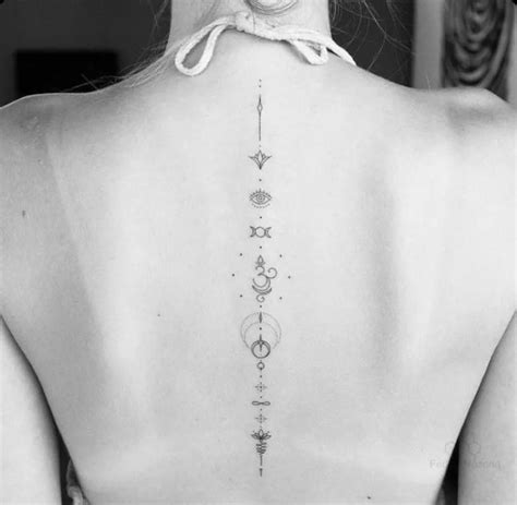 Tatouage colonne vertébrale femme : 30 des plus。